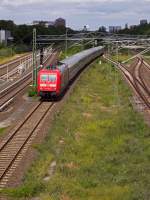 Aus erhöhter Perspektive ergibt sich dieser Blick auf Gleis 3 des Bahnhofes Berlin-Südkreuz.