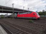 101 096 verlässt am 11.08.14 mit IC 2327 nach Passau den Bahnhof Hamburg-Harburg.