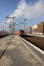 Die äußerst verdreckte 101 068 erreicht mit einem Intercity ihr Fahrtziel Berlin Ostbahnhof.