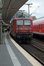 Da kommt man mal etwas frher am Bahnhof an um noch ein bisschen in der Bahnhofsbcherei in Zeitschriften zu schmckern - Und schon herrscht Ausnahmezustand am Berliner Ostbahnhof.