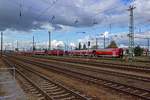 Am 17.10.2020 herrschte im Cottbuser Bahnhof Wochenendruhe. Neben zahlreichen y-Wagen, die planmig nicht mehr zum Einsatz kommen und zwei Loks der Baureihe 112 (eine davon 112 183) steht ganz rechts auch einer der Doppelstockwagen, die fr den zur Erffnung des Flughafens BER neu eingefhrten Flughafenexpress hergerichtet wurden.