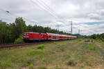 Ein umgeleiteter RE5 nach Stralsund durchfhrt mit 112 116 an der Spitze das leerstehende Areal des frheren Gterbahnhofs Berlin-Wuhlheide.