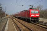 Die zuvor bereits im Erfurter Hauptbahnhof angetroffene 143 137 mit einer Regionalbahn nach Snagerhausen in Sömmerda, 25.03.15