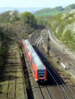 RE nach Halle(Saale) Hbf im Bahnhofsvorfeld Eichenberg, 143 354 am Zugende, 24.4.15.