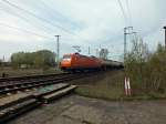 185-CL 002 von ArcelorMittal, den Betreiber unter anderem der Stahlwerke in Eisenhttenstadt fhrt am 17.4.14 mit einem Kesselwagenganzzug durch die Wuhlheide.