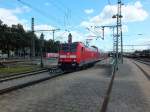 146 212 verlsst mit einem RE nach Stuttgart den Bahnhof Singen.