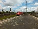 152 120 fährt hier am 13.08.14 mit einem Ganzzug aus Selbstentladewagen südwärts durch den Bahnhof Göttingen.