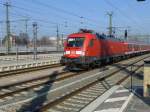 182 024 mit ihrer RB am 10.3.14 im Hbf Erfurt.