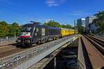 Manchmal kommt man an einer Fotostelle genau in dem Moment an, in dem eine auerplanmige Fahrt vorbeikommt. So ging es mir am 05.08.2020, als nur wenige Augenblicke, nachdem ich den Bahnsteig in Hamburg-Dammtor betreten hatte, 182 524 mit einem Messzug in Richtung Altona auftauchte.