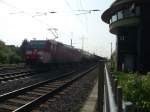 185 074 durchfhrt mit einem Gterzug die Anlagen des nicht mehr genutzten Bahnhof Ratingen-Lintorf.