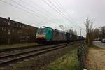 Die Bahnstrecke Neuss-Krefeld verl�uft in Meerbusch-Osterath mitten durch den Ort, wo noch zahlreiche Bahn�berg�nge vorhanden sind, die aufgrund der recht hohen Streckenbelegung teils l�ngere