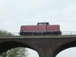 V100 2299 (92 80 1212 229-9 D-VEB) am 25.04.2013 auf der Hochfelder Rheinbrcke in Duisburg.