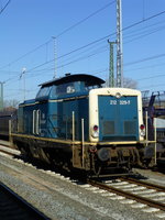 212 329 sieht aus wie in den 80ern und wartet am 21. April 2016 in der Sonne in Weimar auf neue Aufgaben.