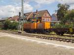 In Lüneburg hat die BBL Logistik ihren Sitz. Deren Lok 13 (214 024) Ist also fast zu Hause, als sie hier am 11.08.14 einen Bauzug in Lüneburg rangiert.