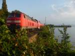 218 439 befhrt am 21.07.2010 mit einem IRE nach Lindau Hauptbahnhof den Bodenseedamm und hat somit ihr Ziel beinahe erreicht.