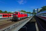 Anfang August 2020 kam es zwischen Hamburg und Pinneberg zu einem Eisenbahnunfall, der den Zugverkehr auf dieser Strecke fr einige Tage stark einschrnkte. Einige Zge, die nrdlich der Sperrung stehen geblieben waren, mussten sogar ber andere Strecken abgeschleppt werden, da es keine elektrifizierte Ausweichmglichkeit gibt. Eine EC-Garnitur der CD konnte die Rckfahrt von Kiel nicht mehr aus eigener Kraft antreten, sodass der Zug mit 193 290 von der Abschlepplok 218 824 von DB Fernverkehr ber Lbeck nach Hamburg geholt wurde. Da die E-Lok am Zugschluss hing scheint es, als wre die Diesellok als Zuglok eines regulren EC unterwegs.