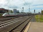 401 065 fährt am 13.08.14 in Richtung Hamburg aus Hannover aus.