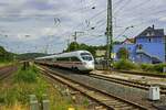 411 076 durchfhrt auf dem Weg in Richtung Ruhrgebiet am 29.07.22 Brackwede.