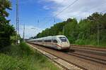 Der dritte Fernzug innerhalb von knapp f�nf Minuten in Form von Triebzug 9041 f�hrt am 21.05.25 durch Ludwigsfelde in Richtung S�den.