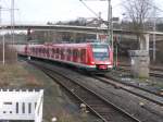 Am 24.02.2010 fhrt ein 422er-Prchen mit 422 016 an der Spitze in Wuppertal Oberbarmen ein.