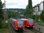 Zwei RB 48 in der Gestalt von 425 098 nach Köln und 425 032 nach Wuppertal Hbf treffen sich am 21.9.15 in der Nähe von W-Zoo.