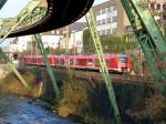 S8 nach Mönchengladbach mit zwei 1440 an der Herzogbrücke in Barmen, 16.3.16