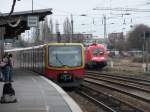 Neben einem 481er ist hier am 09.04.2012 an der Warschauer Strae 182 014 zu sehen.