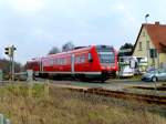 RE nach Gotha und Ostthüringen in Langensalza: 612 100 und 612 XXX vorne überqueren den Bahnübergang am südlichen Bahnhofsende, 7.3.16