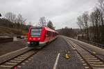 Im Zuge der Reaktivierung der Strecke Meinerzhagen - Brgge wurde in Kierspe ein Kreuzungsbahnhof angelegt, in dem sich die Taktzge von und nach Ldenscheid begegnen. An Heiligabend 2019 fhrt 620 016 auf dem Weg nach Kln dort ein.