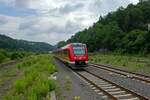 Auf der Fahrt von Kln nach Ldenscheid erreicht 620 005 am 09.07.2021 Brgge. Im Hintergrund wird im ehemaligen Gterbahnhof in groem Stil Holz verladen, nachdem im Sauerland wegen Schdlingsbefall groe Waldflchen gerodet werden mssen.