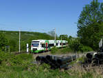 Die Regionalbahn Gera-Weimar-Erfurt am 7.5.2018 zwischen Weimar und Hopfgarten. Vorne ist VT 329 unterwegs.