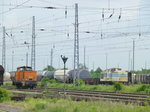 98 80 3345 266-1 (orange, links) und 98 80 3293 909-8 (beige-blau, rechts) der ITB stehen am Mittag des 26.