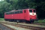 Die orientrote E 50 088 / 150 088-3 ist in Horb Gbf abgestellt, 28.07.1998