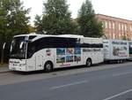 Mercedes Tourismo von Weiss & Nesch aus Deutschland mit Anhänger in Neubrandenburg.