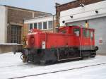 Kleindiesellok 333 670 vor dem Lokschuppen im Bh Rostock am 04.Dezember 2010.