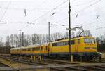 111 059 mit Netz Instandhaltungs Fahwegemezug, aufgenommen im ehemaligen Bw Flensburg 30.03.2022