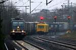 Hectorrail 241.012-2  Chewbacca  mit dem SamSkip/VanDieren Multimodal KLV Zug auf dem Weg nach Schweden fährt hier durch Schleswig an dem ORT 9708 333-0 vorbei.