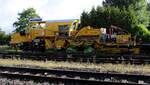 DB Bahnbau Gruppe  SSP 338  Plasser & Theurer USP 2000 C2 registriert unter 99 80 9125 016-2 abgestellt in Jbek.