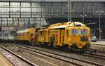 DB BahnbauGruppe P&T Unimat 09-16/4S USW 351  Lotte  und BahnbauGruppe Deutsche Plasser SSP 110 SW(SSP 417)  Liese  mit Wohnschlafwagen 75 80 2326 179-5 und Kranbegleitwagen 75 80 2811 244-2 dieseln