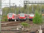 Ein 422er und zwei abgestellte x-Wagen-Garnituren am 03.05.2012 im Vorferld des Dsseldorfer Hauptbahnhofes.