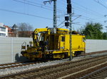 Dieses Baufahrzeug, ein MTW 10 in einer späten Ausführung, ist vermutlich im Zuge der Bauarbeiten auf der Neubaustrecke Erfurt-Bamberg und dem Umbau am Knoten Erfurt unterwegs.