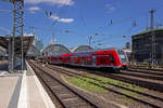 Eine vierteilige Twindex-Einheit wird am Bahnsteig bereitgestellt, um die bereits dort wartende dreiteilige Einheit auf der Fahrt in Richtung Darmstadt zu verstrken.