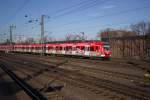 Die S-Bahn Köln beklebte dieses Jahr 423 252 mit Werbefolien, die auf den Karneval hinweisen.