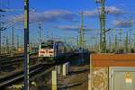 In Leipzig werden Leerzge noch immer von Diesel-Rangierloks an den Bahnsteig rangiert.