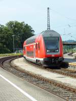 Ein IRE aus Stuttgart fhrt am Nachmittag des 23.7.13 in Lindau ein.