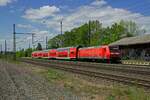 Auf der Fahrt von Magdeburg nach Braunschweig erreicht diese Regionalbahn mit 146 016 als Schublok Niederndodeleben.