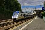 Als RB 48 nach Wuppertal-Oberbarmen hat der NX-Triebzug 9442 370 Wuppertal Hauptbahnhof verlassen und setzt die kurze Fahrt zur Endstation fort.