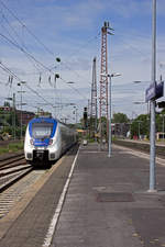 9442 160 von National Express verlsst am 08.06.2017 gemeinsam mit einem weiteren dreiteiligen Talent-Triebwagen als RB48 in Richtung Kln Wuppertal-Oberbarmen.