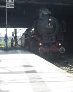 01 1066 mit Sonderzug von Dortmund nach Hamburg Hbf bei der Einfahrt im Hamburger Hbf.Dieser Zug hatte 60 Min Versptung.(05.06.10)