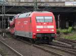 101 020-6 mit Nachtzug nach Hamburg-Altona bei der ausfahrt im Hamburger Hbf.(23.07.2011)